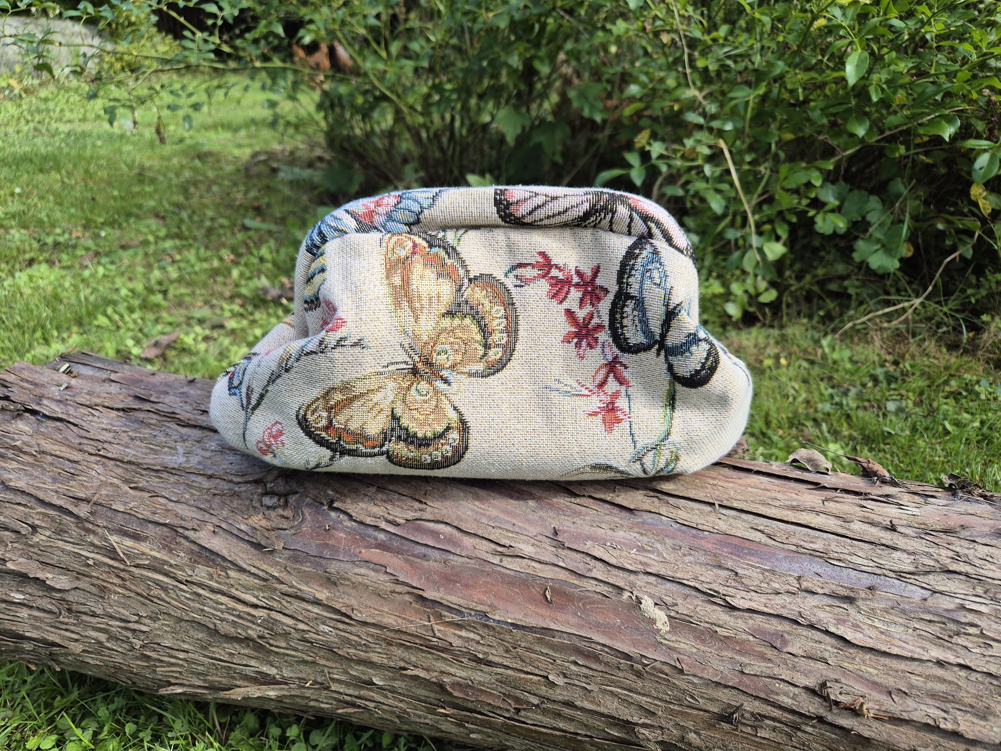 Clutch med sommerfugle