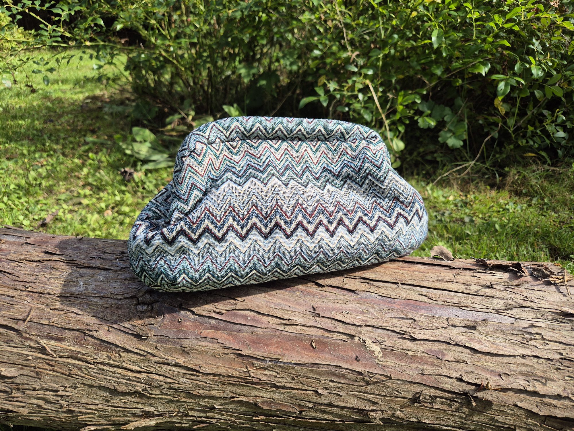 Clutch i blå zigzag